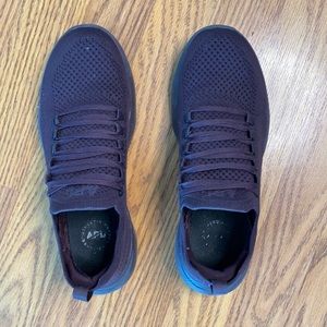 APL woman breeze black cherry size 7